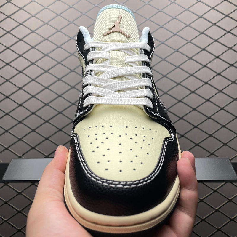 Nike Air Jordan 1 Low 'light beige'